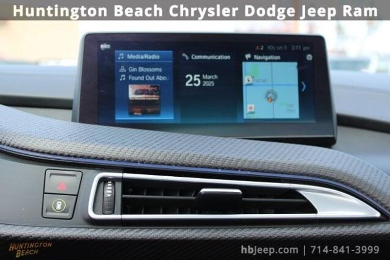 2019 BMW i8 BaseImage 27