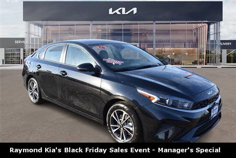 2024 Kia Forte LXSImage 1