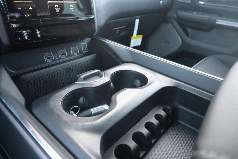2025 RAM 1500 LaramieImage 32