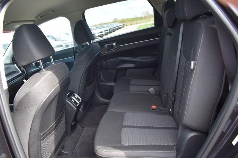 New 2025 Kia Sorento LXImage 18