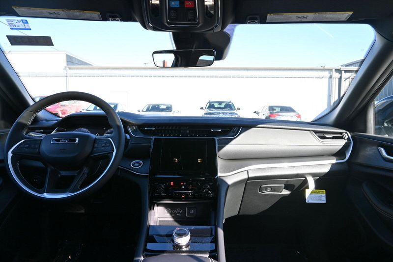 2025 Jeep Grand Cherokee L Altitude XImage 15