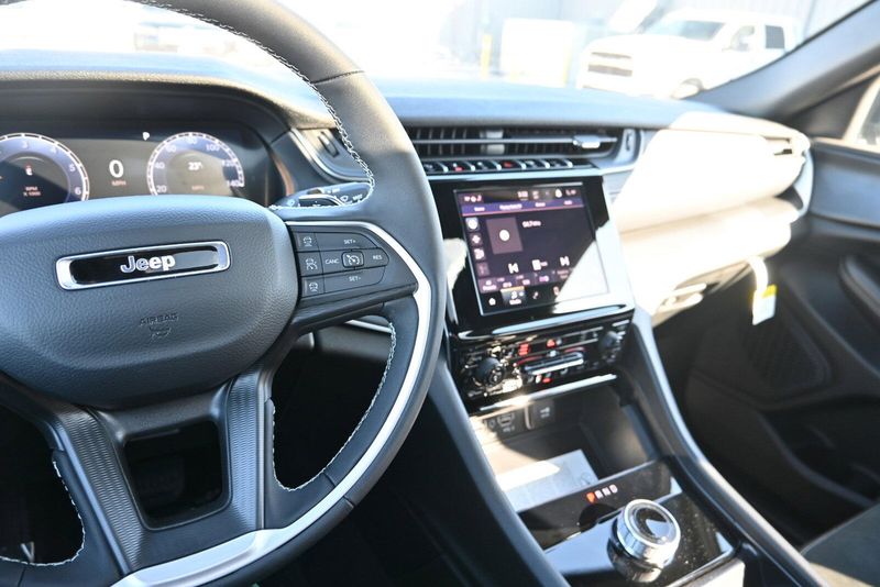 2025 Jeep Grand Cherokee L Altitude XImage 29