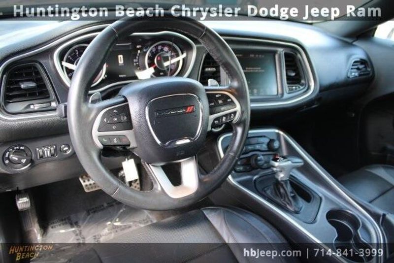 2015 Dodge Challenger SXTImage 13