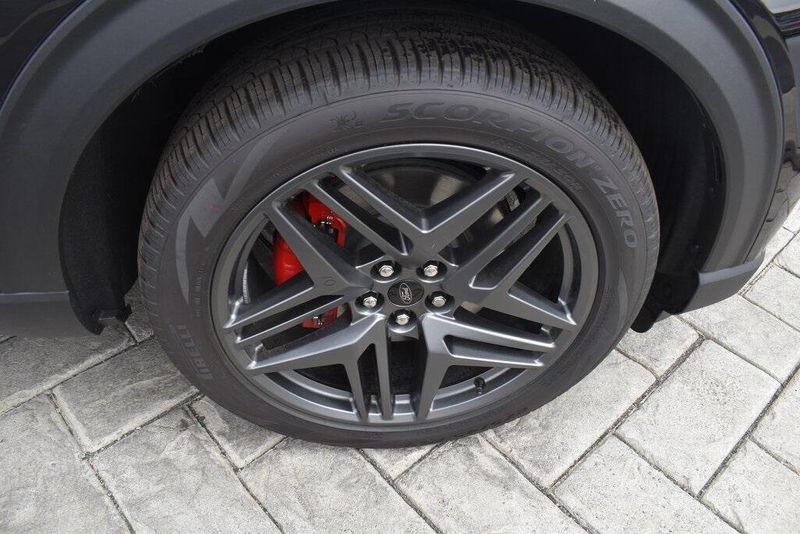 New 2025 Ford Explorer STImage 4