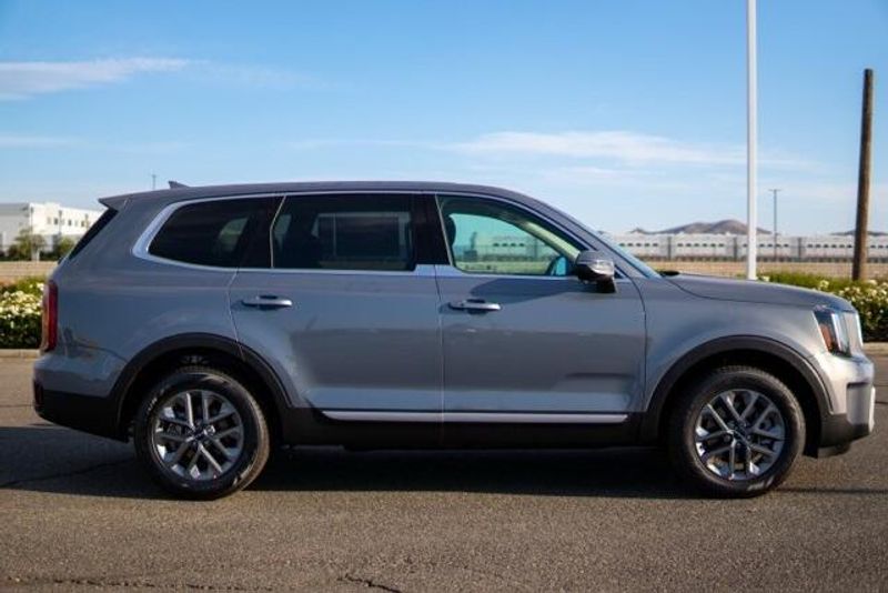2025 Kia Telluride LXImage 8
