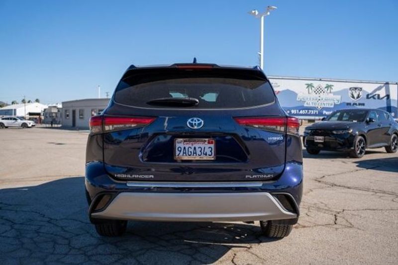 Used 2022 Toyota Highlander Hybrid PlatinumImage 6