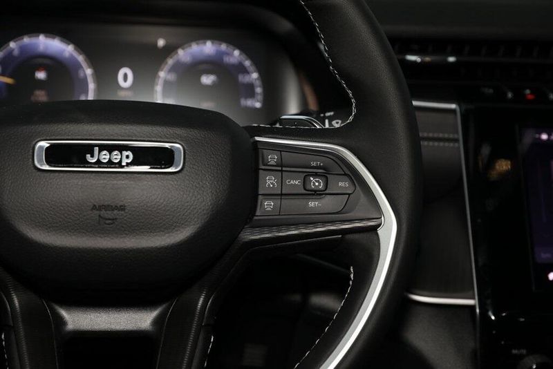 2025 Jeep Grand Cherokee Altitude 4x2Image 21