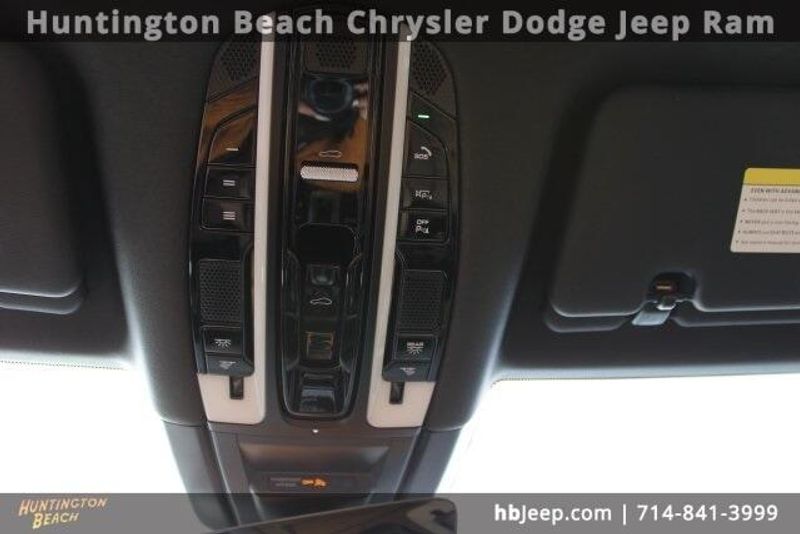 2022 Porsche Cayenne Platinum EditionImage 30