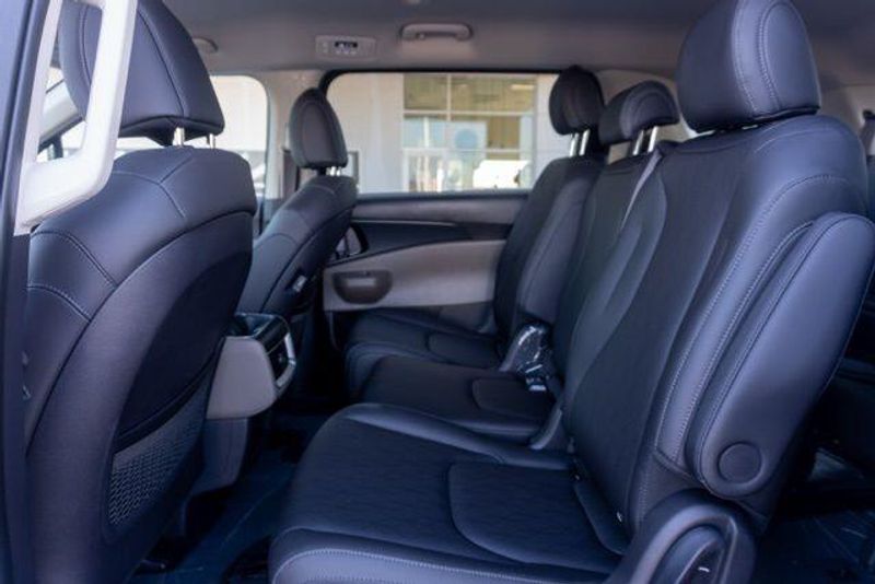 New 2026 Kia Carnival Hybrid LXSImage 13