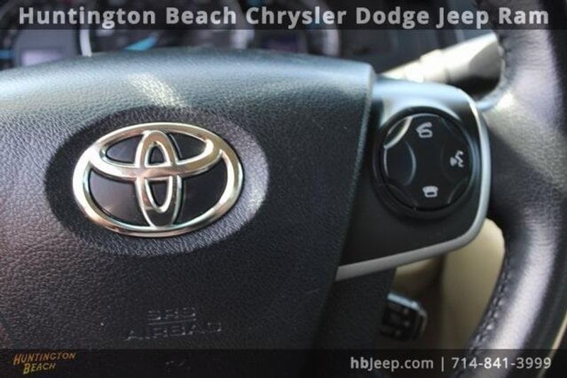 2014 Toyota Camry XLEImage 16