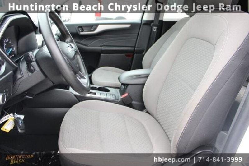 2022 Ford Escape SE HybridImage 30