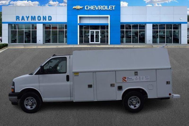 New 2025 Chevrolet Express 3500 Work VanImage 7