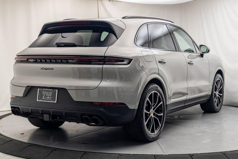 2024 Porsche Cayenne BaseImage 5