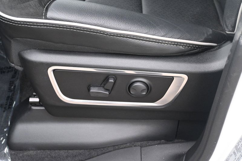2025 RAM 1500 LaramieImage 11