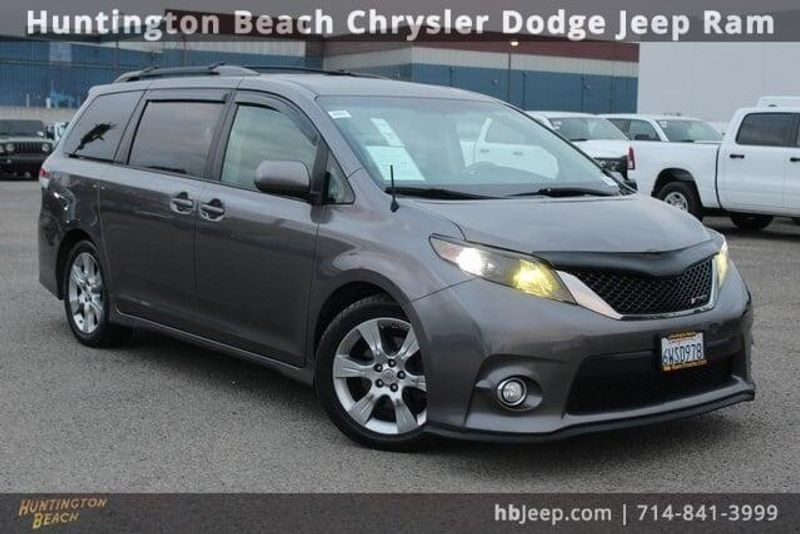 2012 Toyota Sienna BaseImage 1