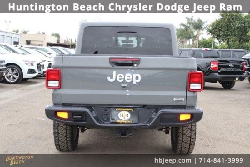 2021 Jeep Gladiator OverlandImage 4