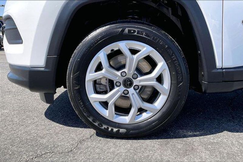 Used 2025 Jeep Compass SportImage 8
