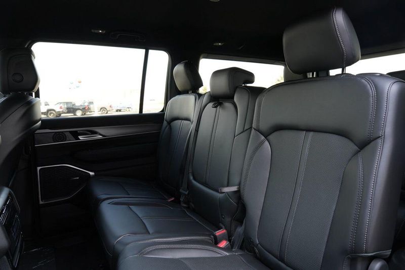 2026 Jeep Grand Wagoneer Image 14