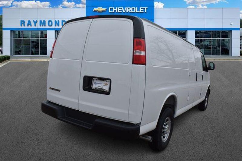 New 2025 Chevrolet Express 2500 Work VanImage 4