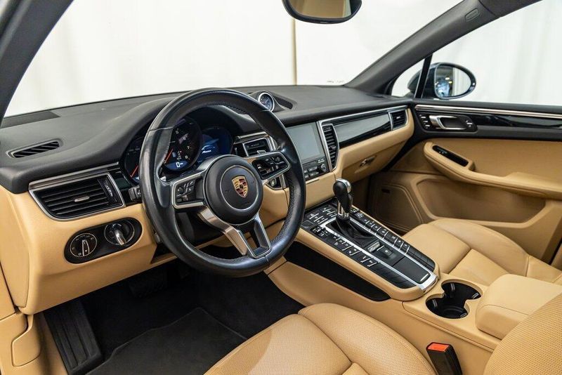 2018 Porsche Macan Image 12