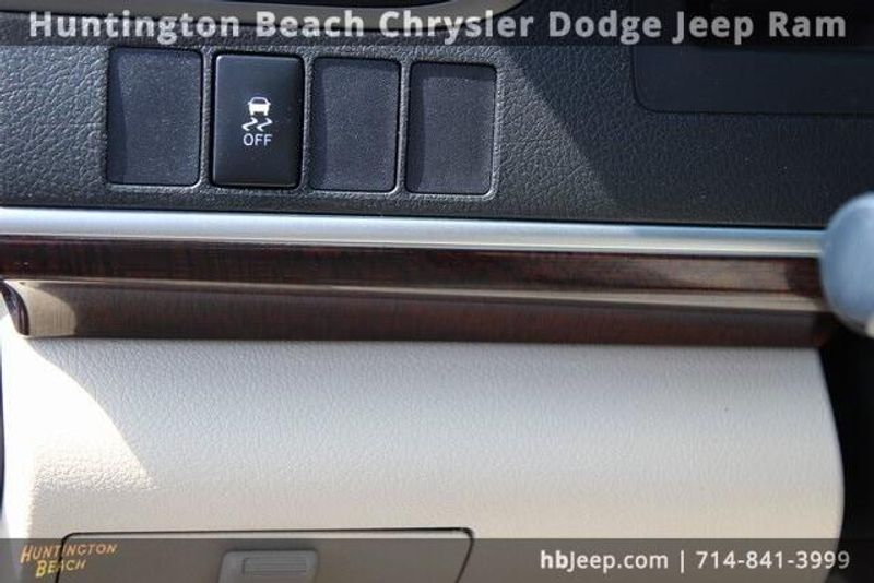 2014 Toyota Camry XLEImage 10