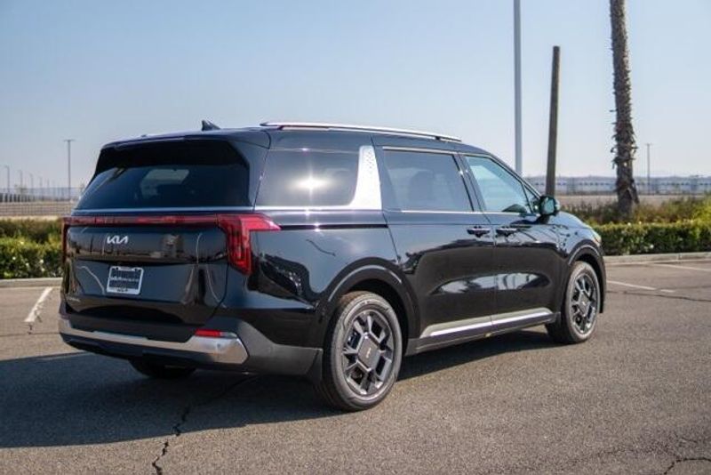 New 2026 Kia Carnival SXImage 7