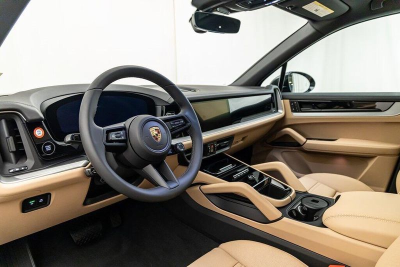 2024 Porsche Cayenne BaseImage 13