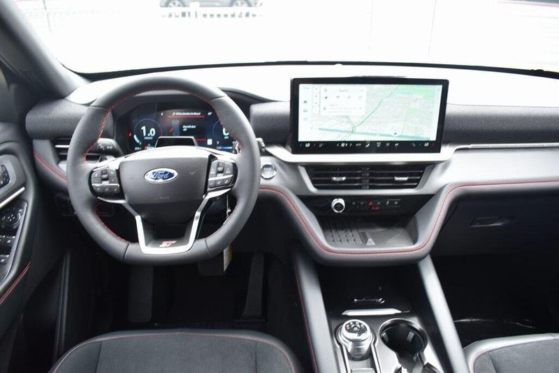 New 2025 Ford Explorer STImage 14