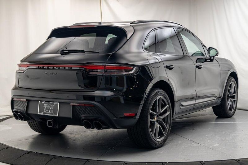 2024 Porsche Macan BaseImage 5