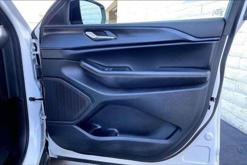 Used 2025 Jeep Grand Cherokee Altitude XImage 23