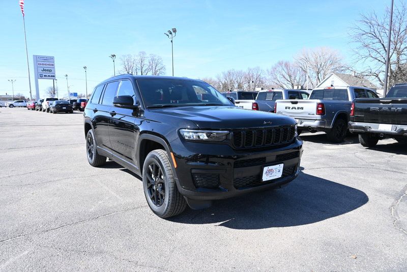 2025 Jeep Grand Cherokee L Altitude XImage 2