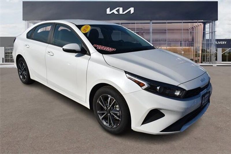 2024 Kia Forte LXSImage 10