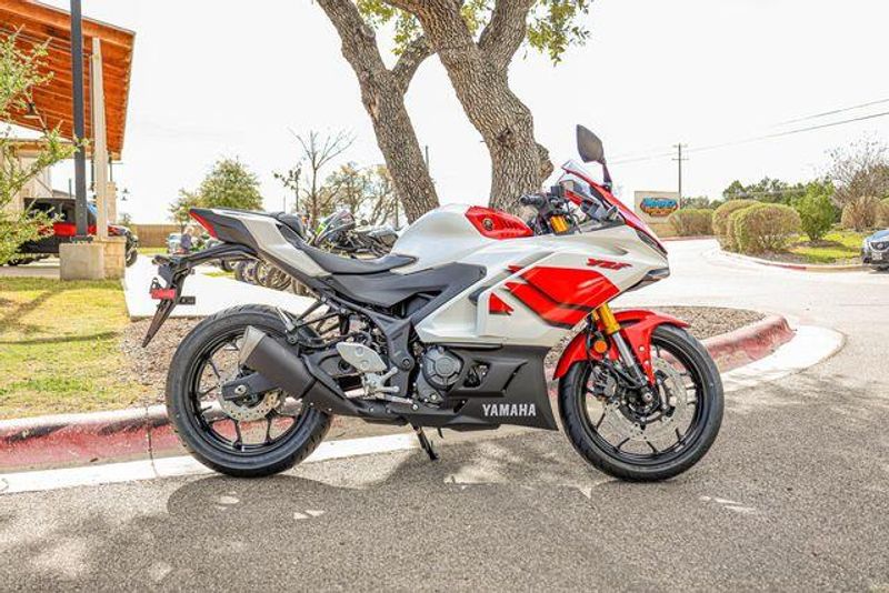NEW 2026 YAMAHA YZFR3 ABS 70TH ANNIVERSARY EDITION Image 2