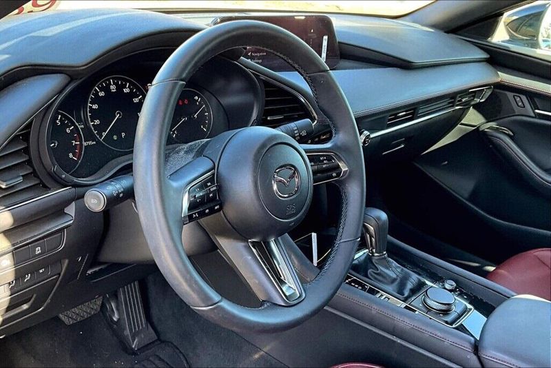 2024 Mazda Mazda3 2.5 S Carbon EditionImage 9