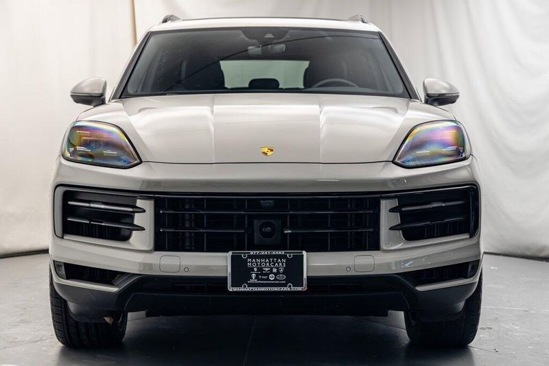 2024 Porsche Cayenne BaseImage 8