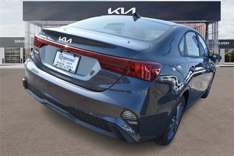 2024 Kia Forte LXSImage 3