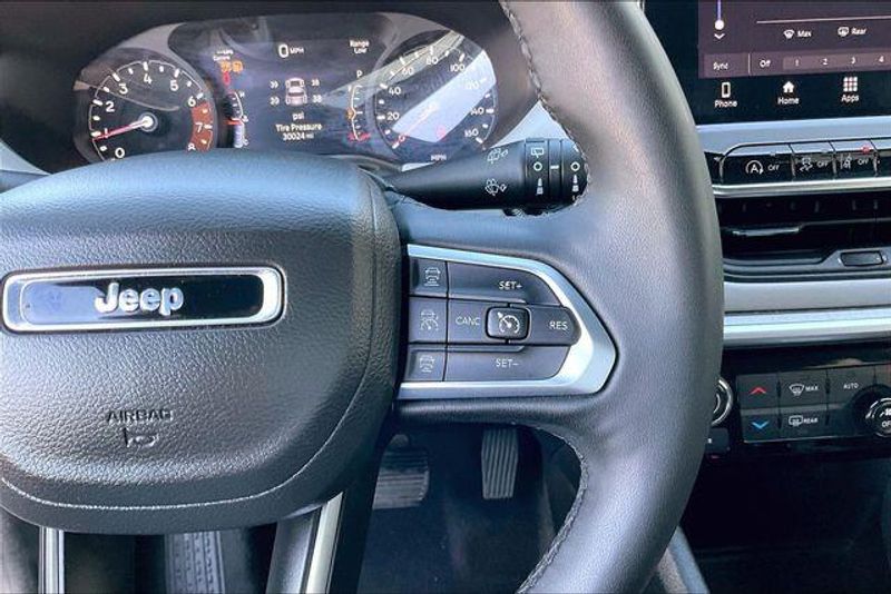 Used 2025 Jeep Compass LimitedImage 19
