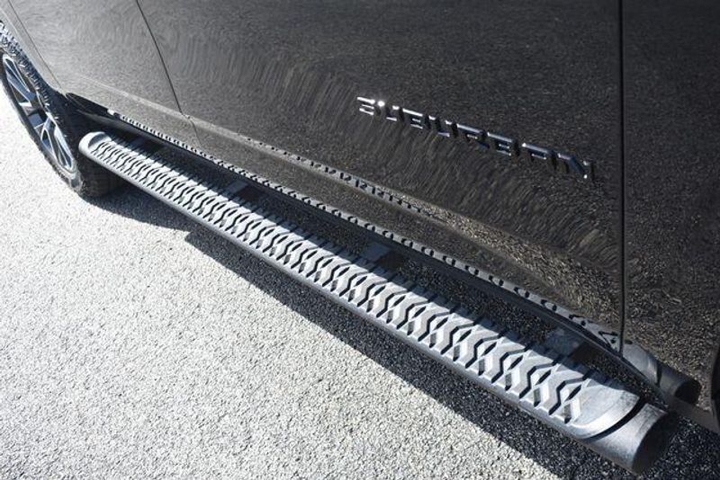 Used 2023 Chevrolet Suburban Z71Image 12