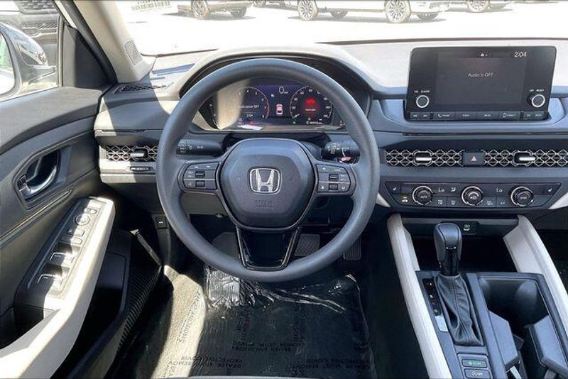Used 2025 Honda Accord Sedan SEImage 4