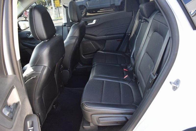 Used 2022 Ford Escape TitaniumImage 11