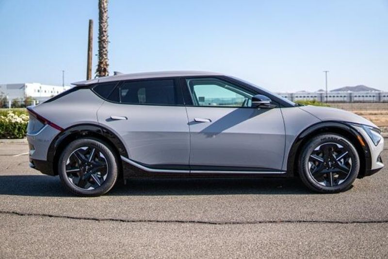 2025 Kia EV6 WindImage 8