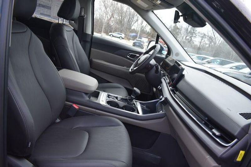 New 2026 Kia Carnival EXImage 14