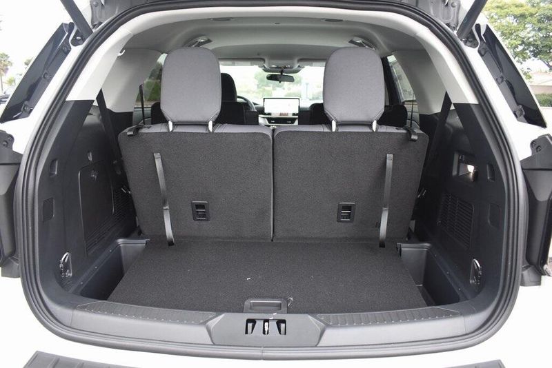 New 2025 Ford Explorer ActiveImage 5