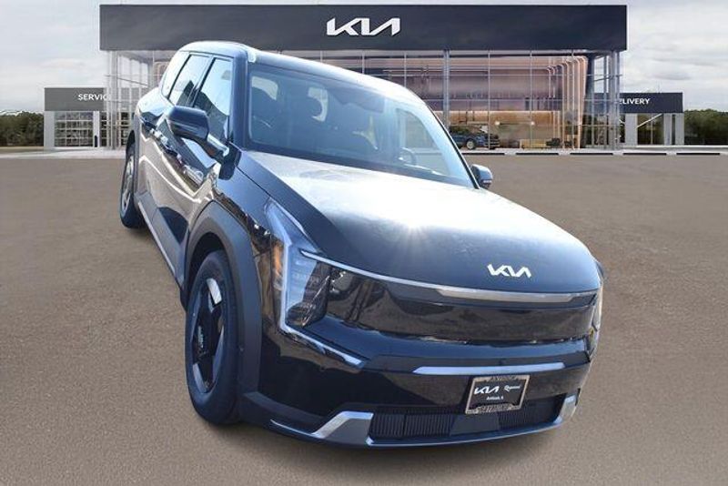 New 2026 Kia EV9 WindImage 10