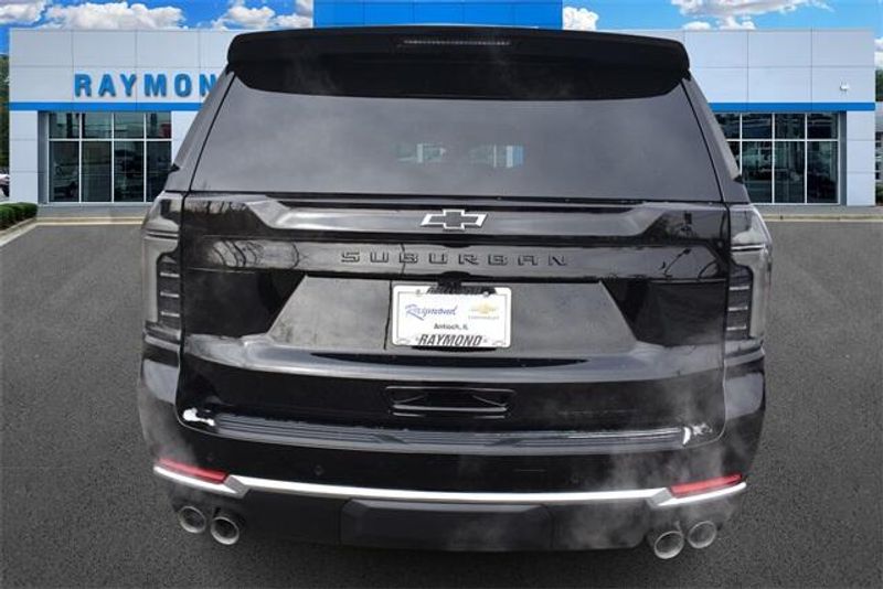 2025 Chevrolet Suburban PremierImage 4