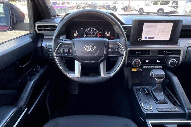 Used 2025 Toyota Tacoma SR5Image 4