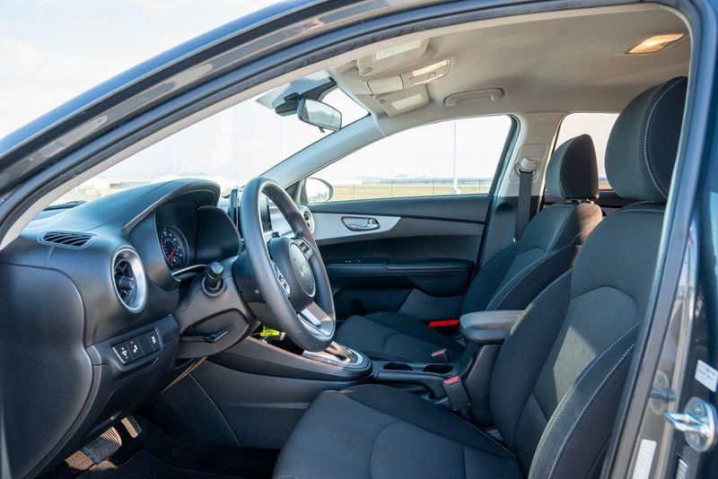 Used 2022 Kia Forte LXSImage 11