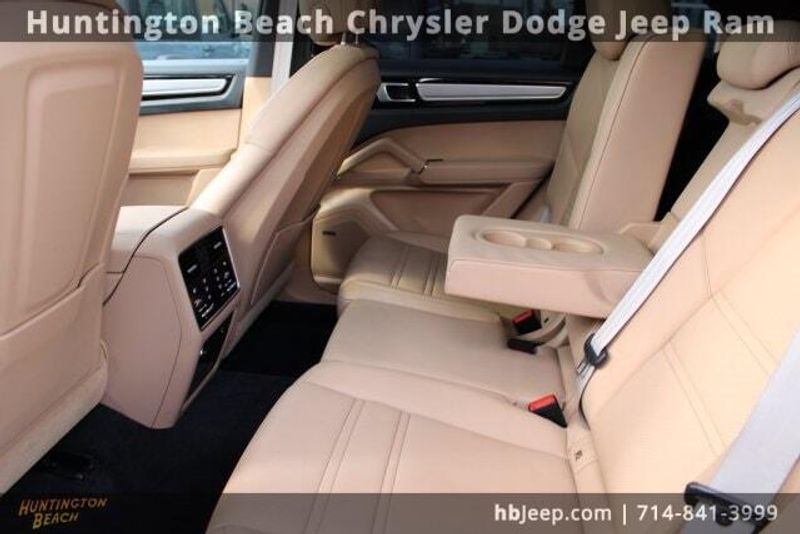 2022 Porsche Cayenne Platinum EditionImage 39