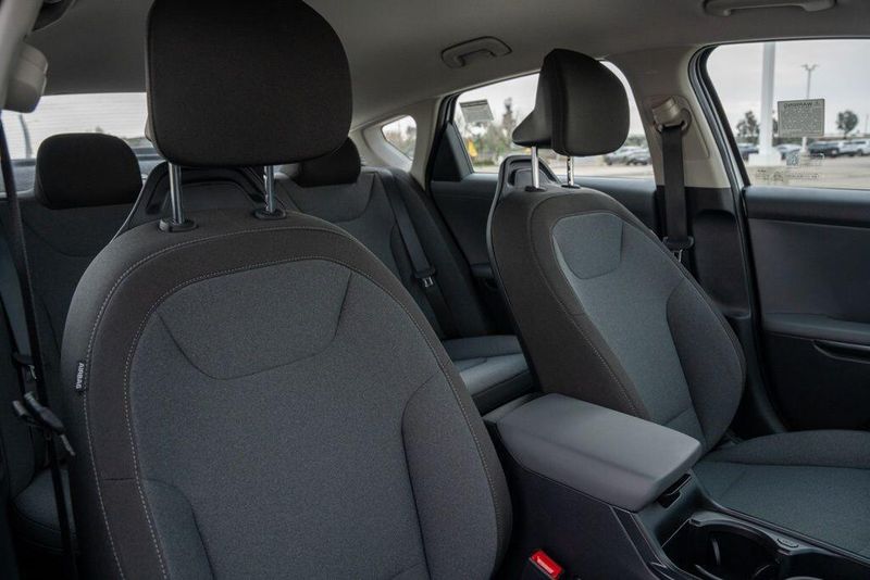Used 2025 Kia K4 LXSImage 22