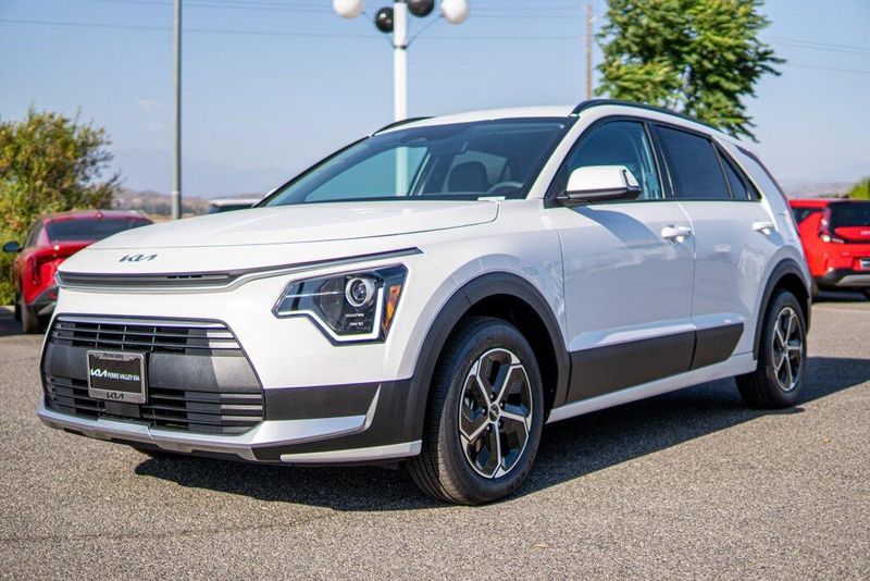New 2026 Kia Niro LXImage 3